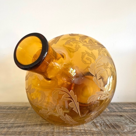 Hand blown etched art glass vase amber - Picture 3 of 7